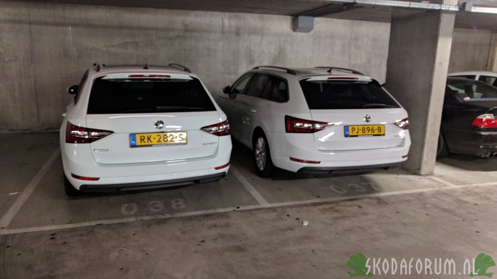 Laser White (links), Candy White? (rechts)