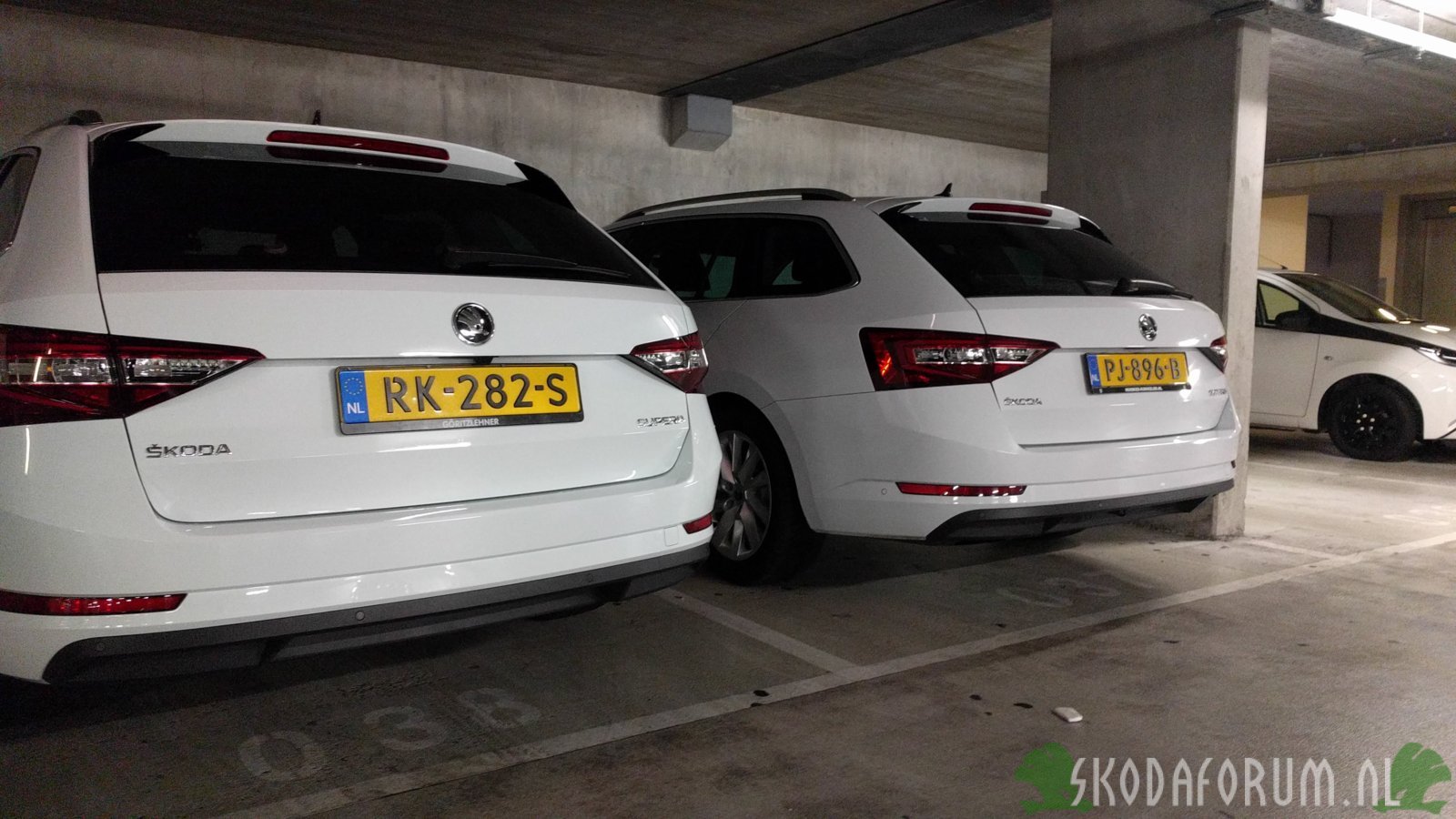 Laser White (links), Candy White? (rechts)