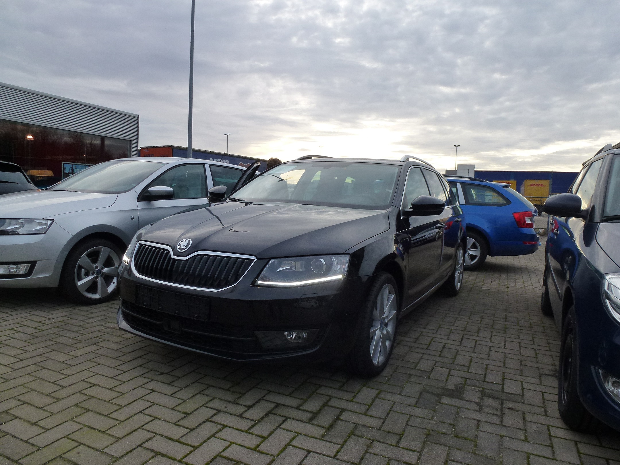 Skoda Octavia Combi EB 1.6 TDI DSG - Black Magic.