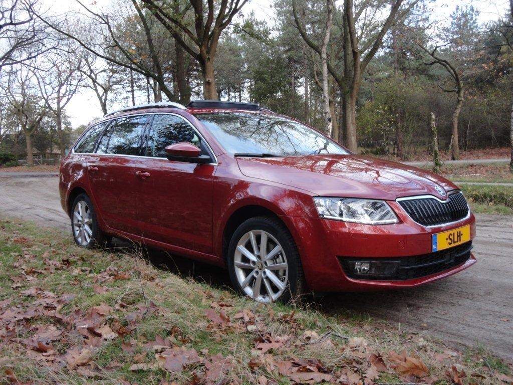 Skoda Octavia Combi EBL in Rio Red Metallic