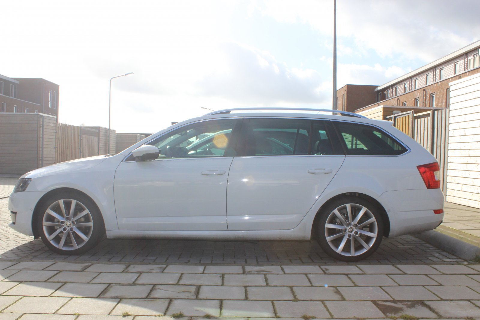 Skoda Octavia Moon White