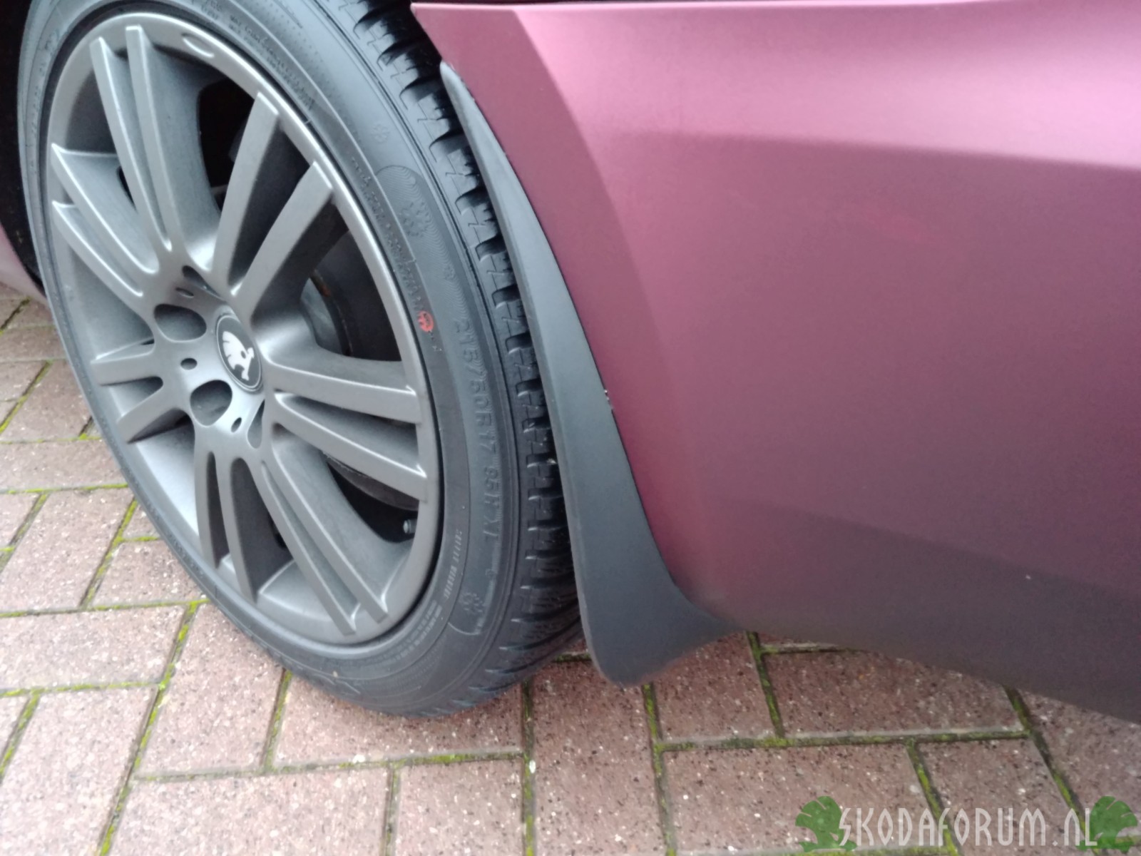 Skoda Superb 2.0 TDI 125kW FlavioX Nebula Red PlastiDip