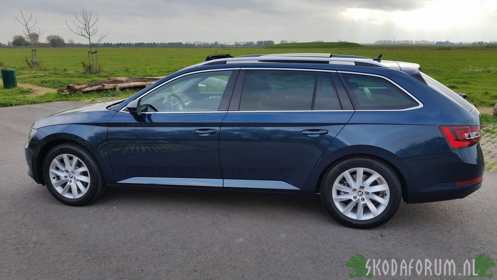 Skoda Superb Combi 3 LavaBlue DSG 120pk 1.6TDI