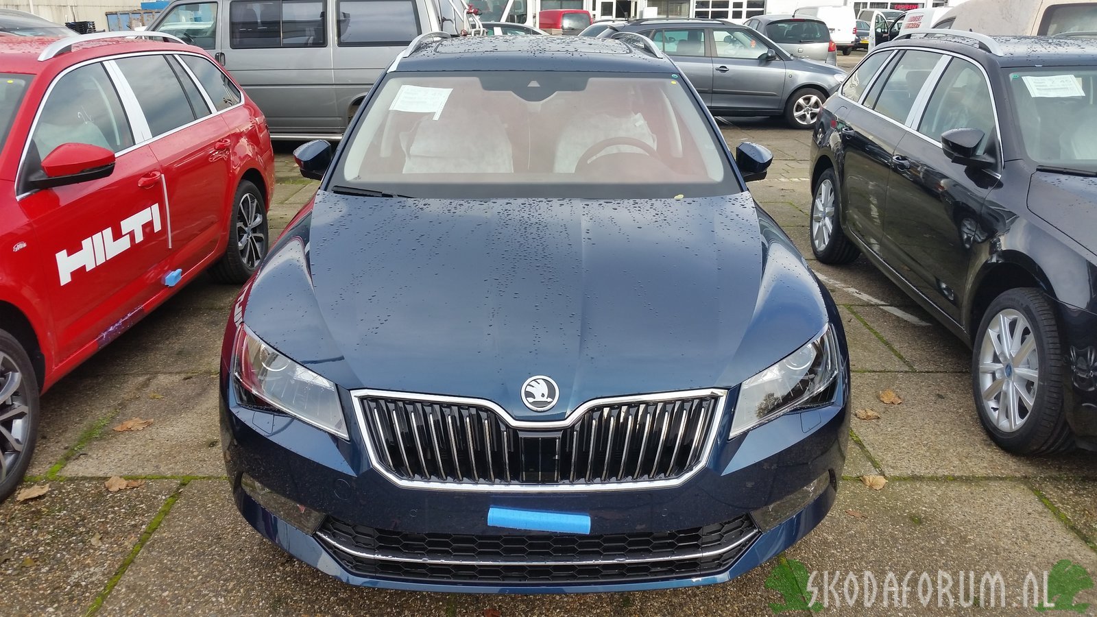 Skoda Superb Combi 3 LavaBlue DSG 120pk 1.6TDI