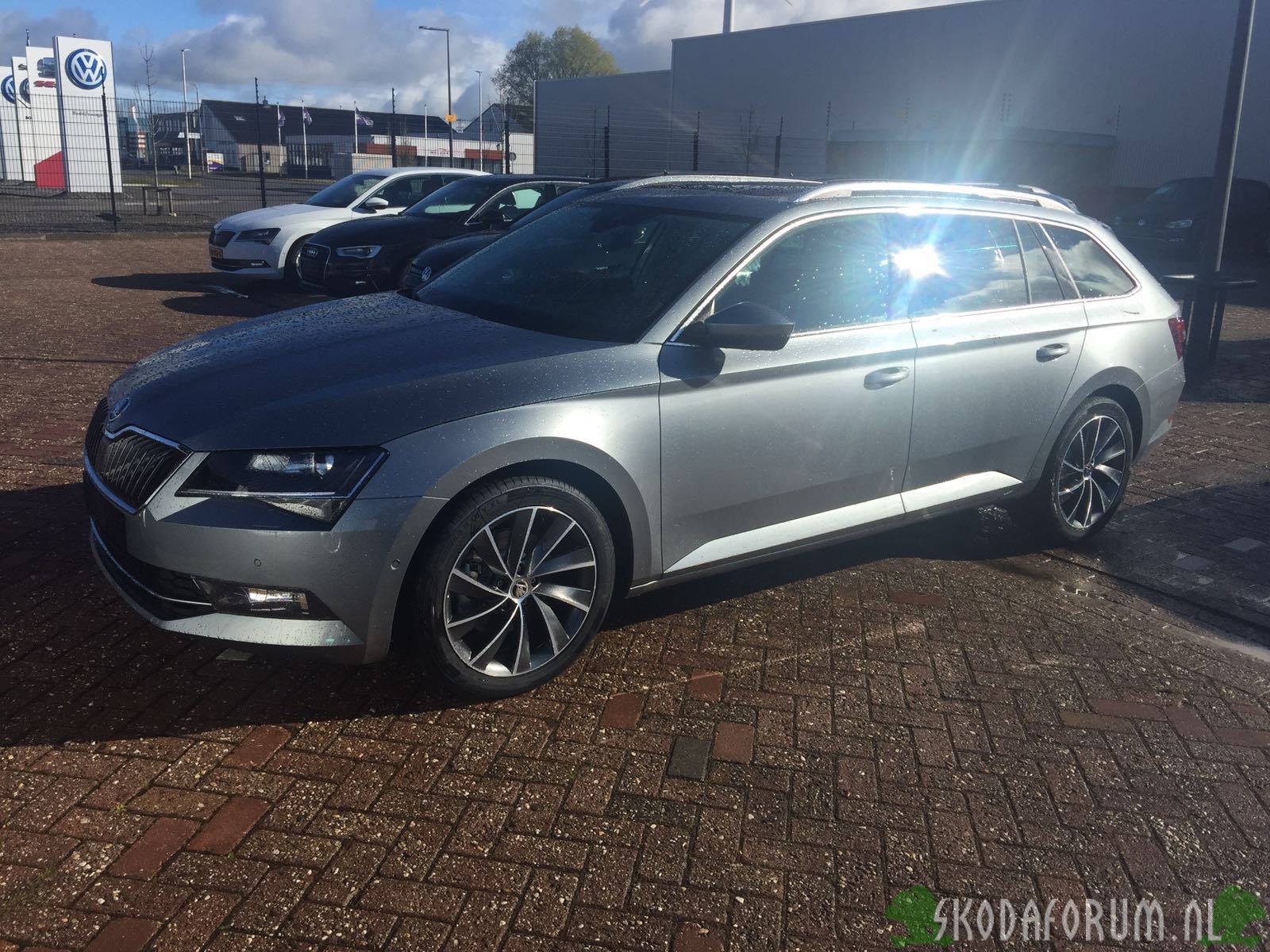 Skoda Superb Combi Style Businessline Business Grey Pegasus Antraciet schuin voorzijde