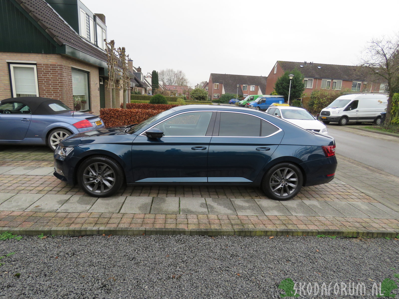 Skoda Superb Side