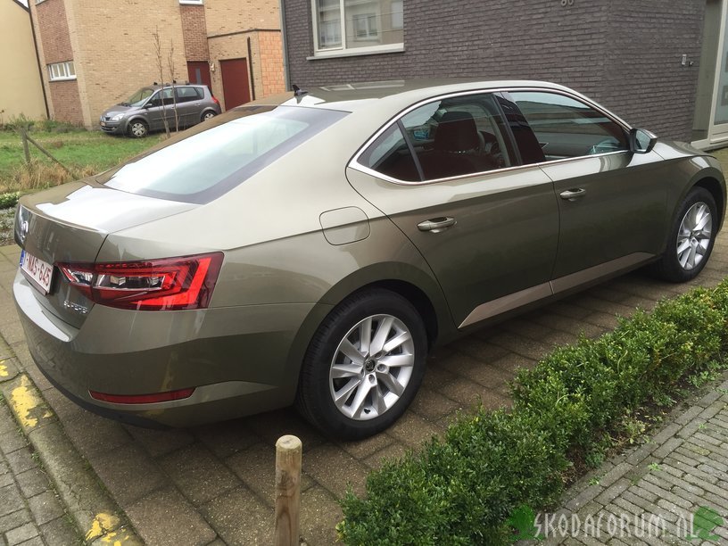 superb style 1.4tsi jungle green