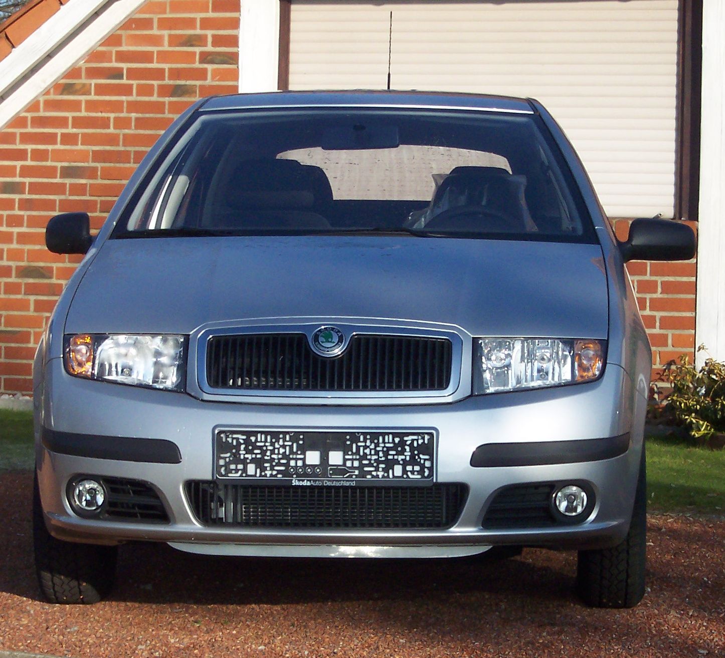 Skoda_Fabia_f_silver.jpg