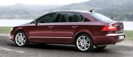 skoda_superb_zijkant_450px.jpg