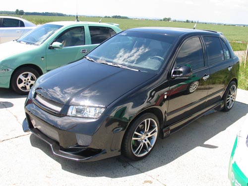 skoda_fabia_black_b.jpg