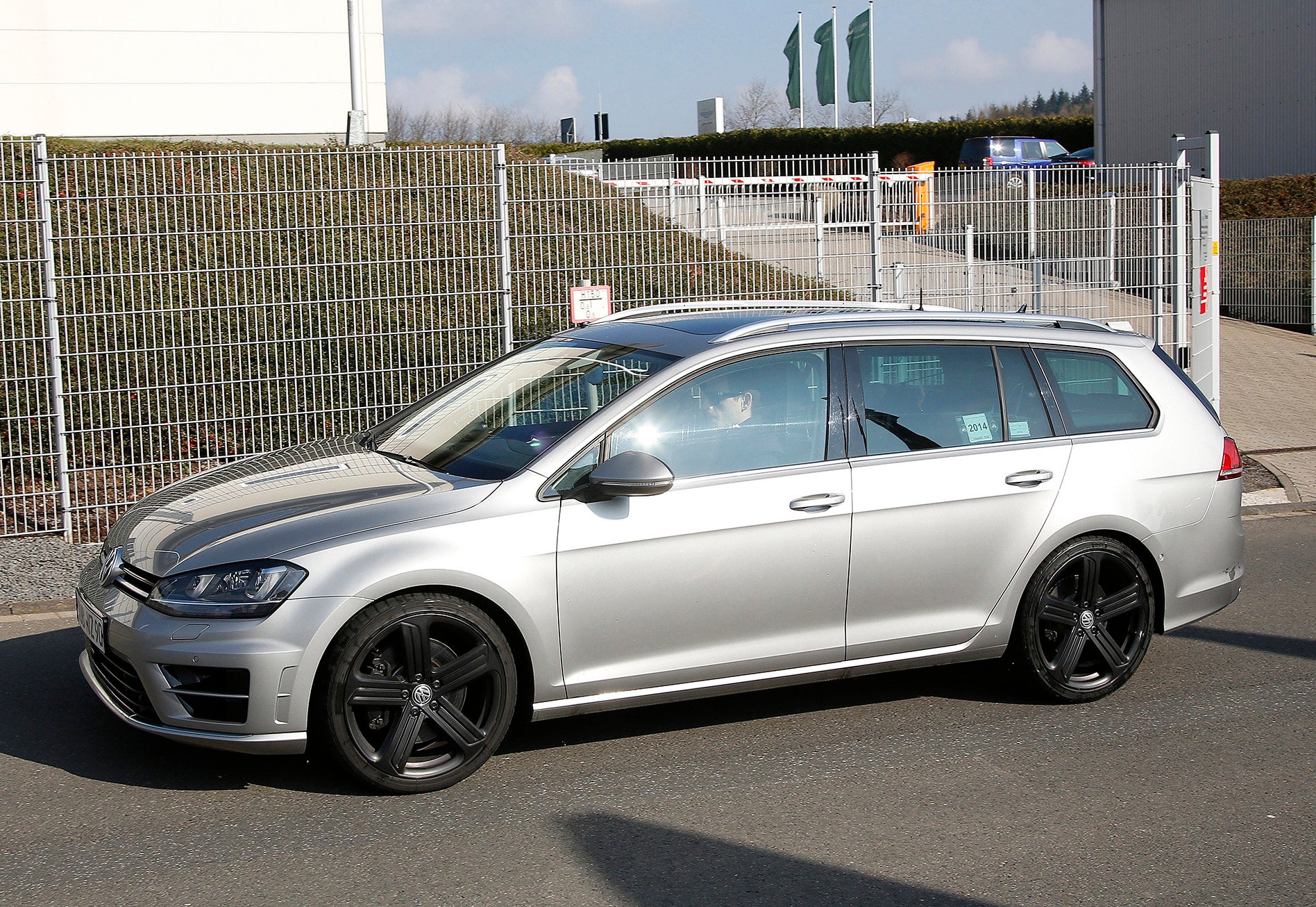 volkswagen-golf-r-variant-wagon-004-960x661.jpg